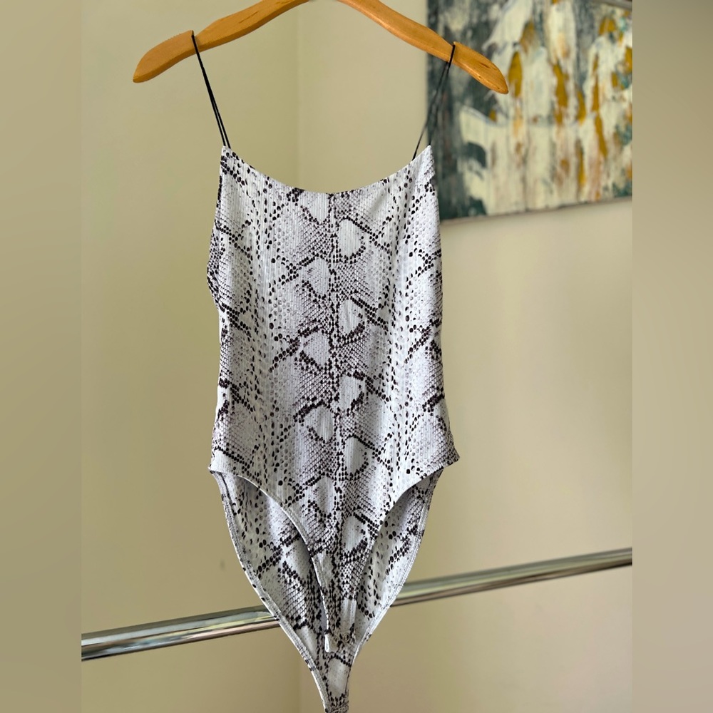 FOREVER 21 | SNAKE PRINT ONESIE) | MEDIUM